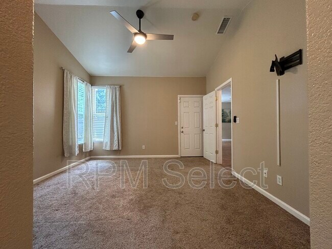 Building Photo - 1724 Magenta Dr