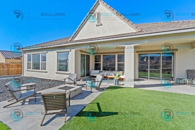 Building Photo - Stylish 3-Bedroom Sanctuary with Sophistic...