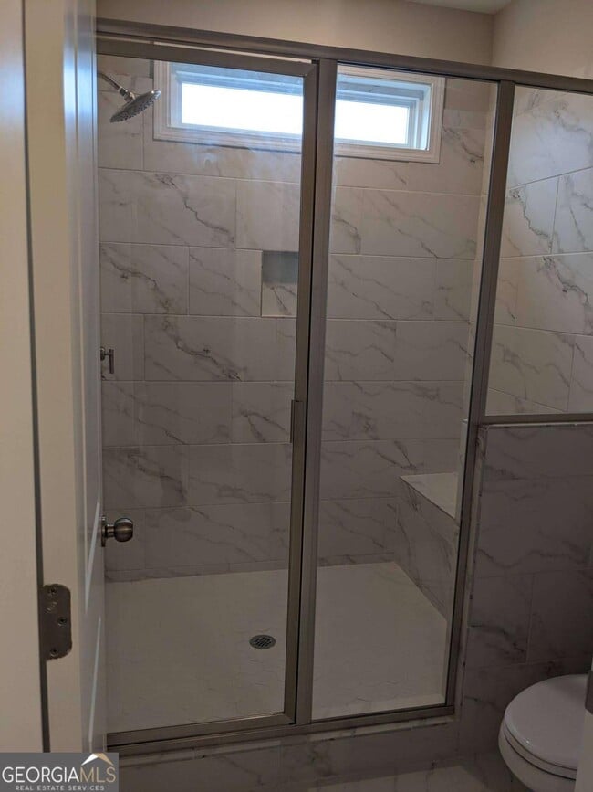 Building Photo - 225 Spike Trl SE