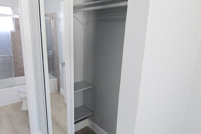 Building Photo - 3345 Del Mar Ave