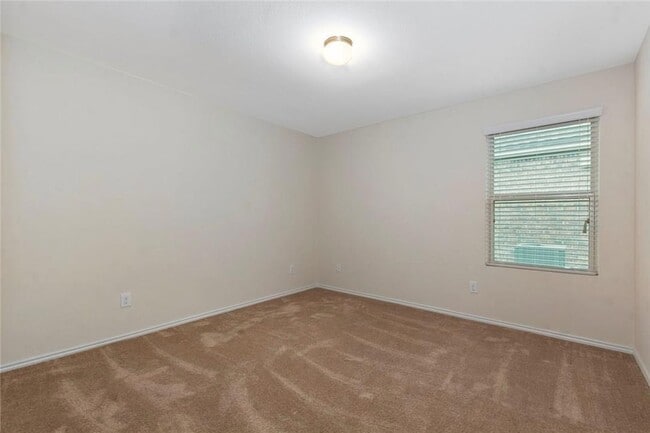 Building Photo - 837 Hillrose Dr