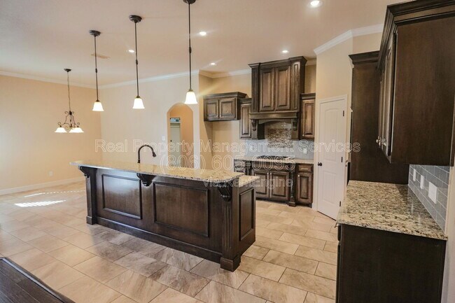 Building Photo - 9604 Justice Ave