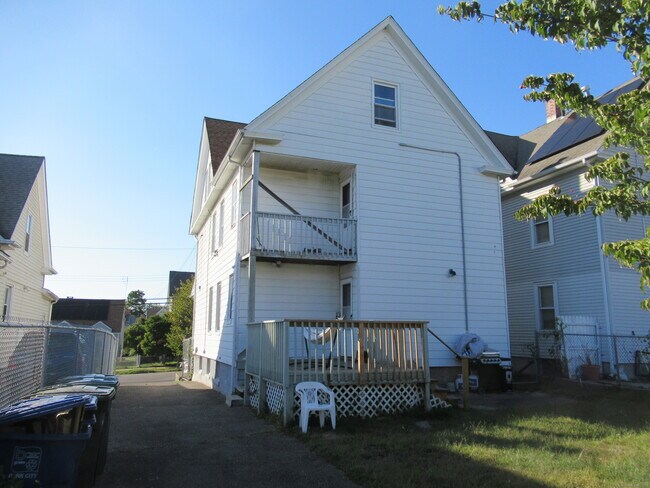 Building Photo - 330 Bradley St