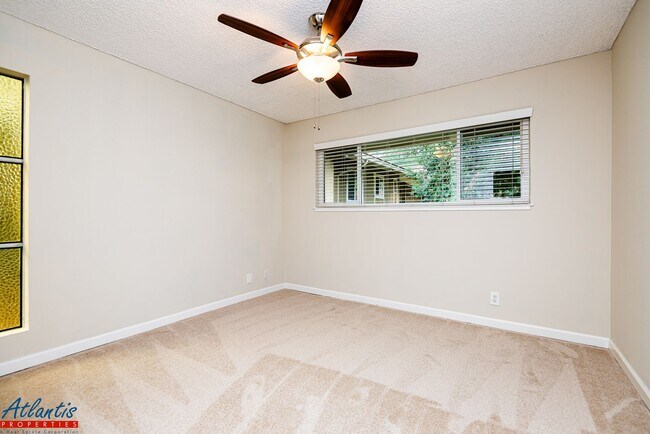 Building Photo - Pueblo De Los Gatos | Garage | Desirable L...