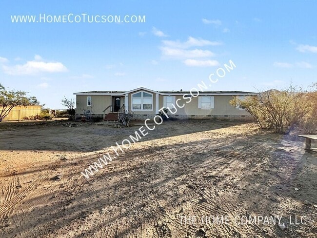 Building Photo - 5840 E Dakota Rd