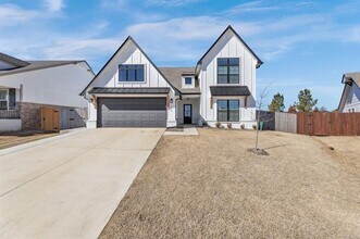 Building Photo - Stunning 4 Bed 3 Bath Broken Arrow Gem