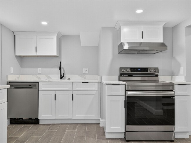 Building Photo - 111 Sharon St