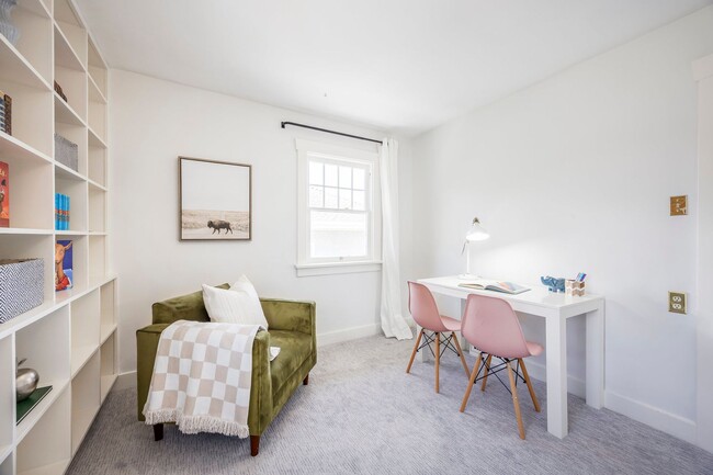 Building Photo - Elegant Sugar House Living: Finished Basement and Prime Location