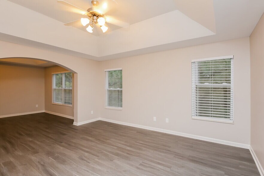 Building Photo - 600 Simonton Crest Dr SE