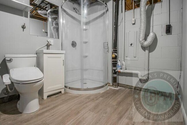 Building Photo - Spacious 5 Bedroom / 2.5 Bathroom Home | Near Ralston