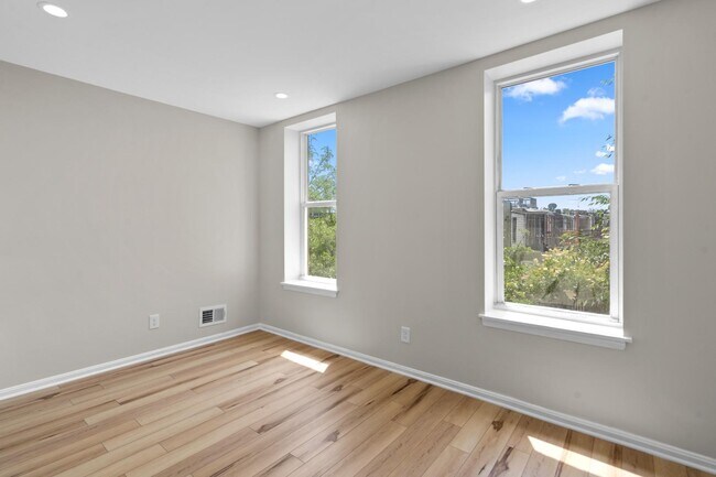 Building Photo - 2532 E Fayette St