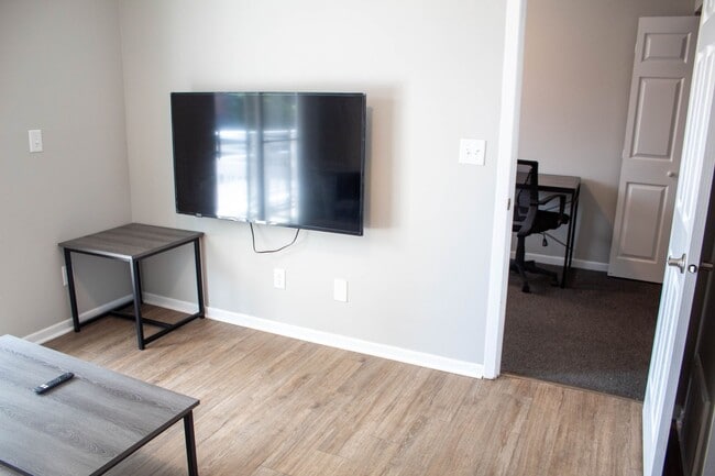 Interior Photo - 202 E Chalmers