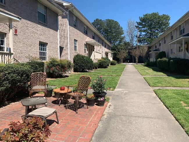 Building Photo - Peachtree Hills Court, Act fast! Reduced rent and zero admin fees — available for a limited time ...
