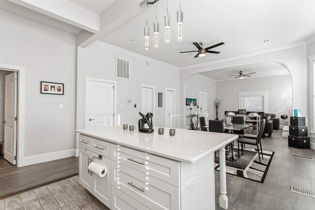 Building Photo - 4719 Junius St