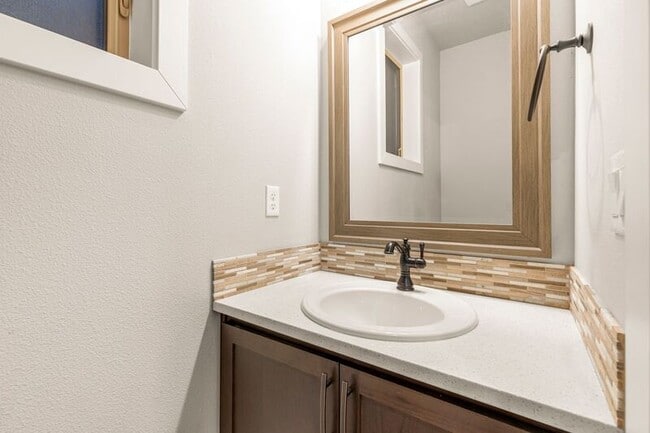 Building Photo - 7898 SW Capitol Hill Rd