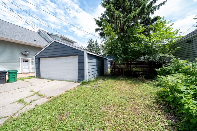 Building Photo - 4140 5th Ave S