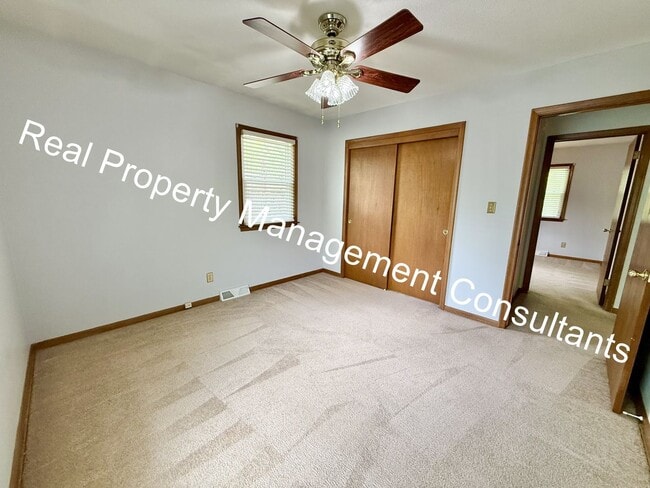 Building Photo - 2 Bedroom, 1.5 Bath Now Available!