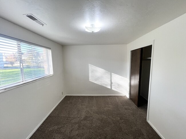 Building Photo - 1540 S 400 E