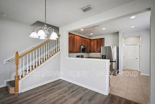 Building Photo - 6986 Roundleaf Dr