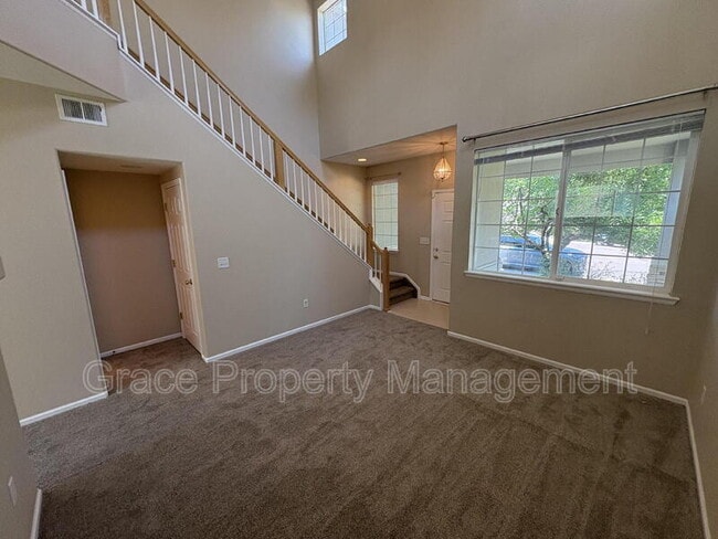 Building Photo - 910 Humboldt Way