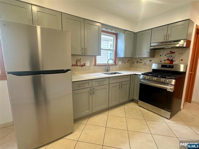 Building Photo - 17 Hamilton St