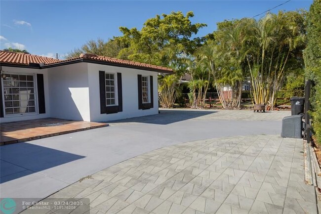Building Photo - 641 SW 8th Ave