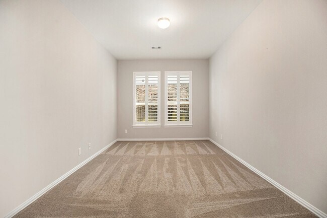 Building Photo - 2502 Bay Hill Dr