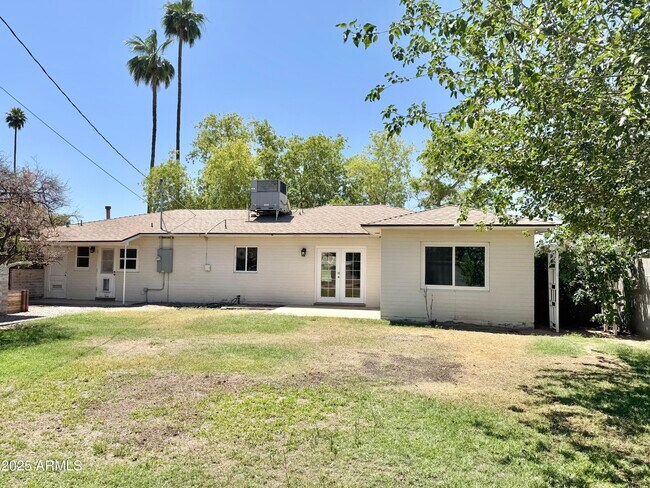 Building Photo - 1526 W Windsor Ave
