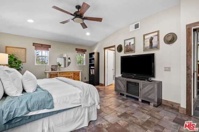 Building Photo - 28123 Gibraltar Ln