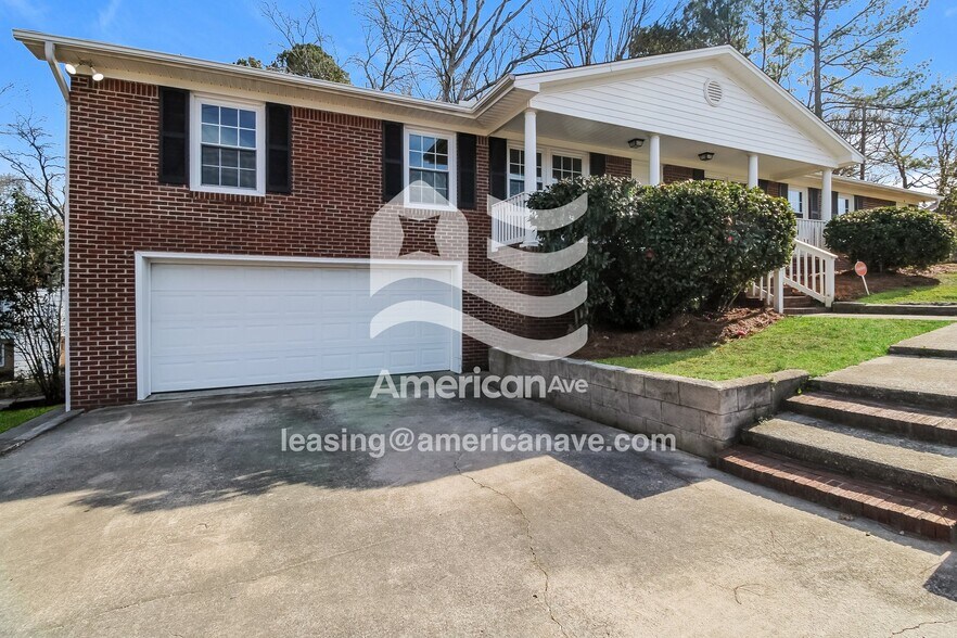 Building Photo - 1807 Holly Hill Dr