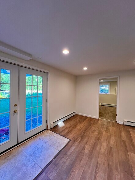 Building Photo - 555 Fort Hill Rd