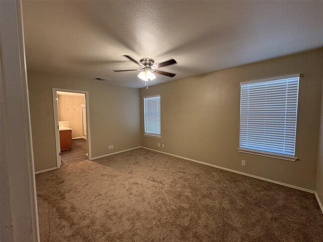 Building Photo - 6808 Sabrina Dr
