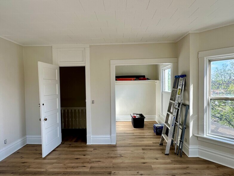 Building Photo - 424 N Parker Dr