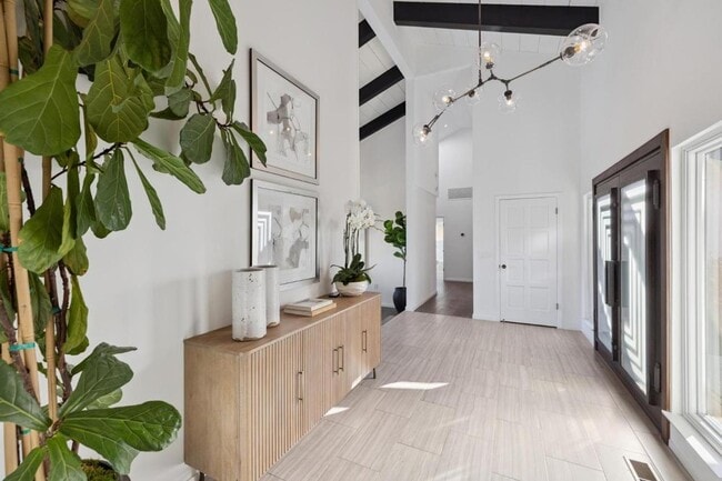 Building Photo - 6 Friars Ln