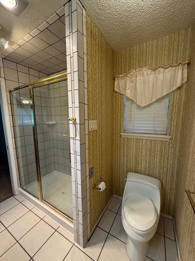 Building Photo - 3 Bed 3 Bath spacious home, with extra craft room, Lovely Backyard