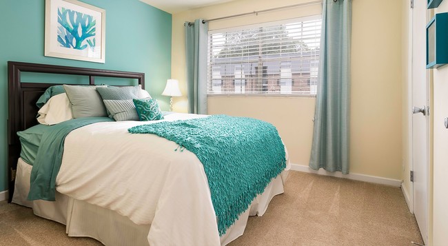 Bedroom - Holly Hills Apartment Homes