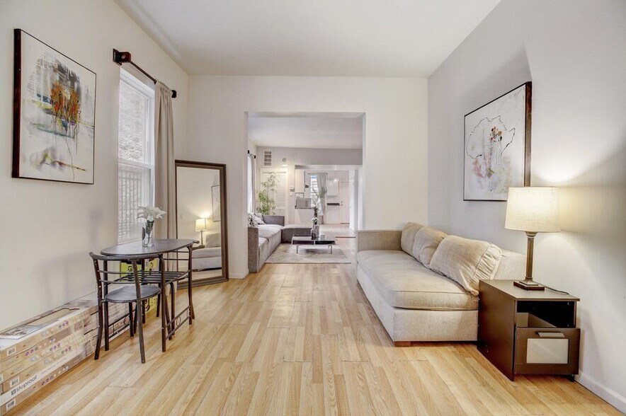 Building Photo - 2034 W Warren Blvd