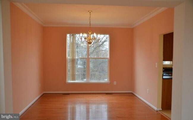Building Photo - 21323 Village Green Cir