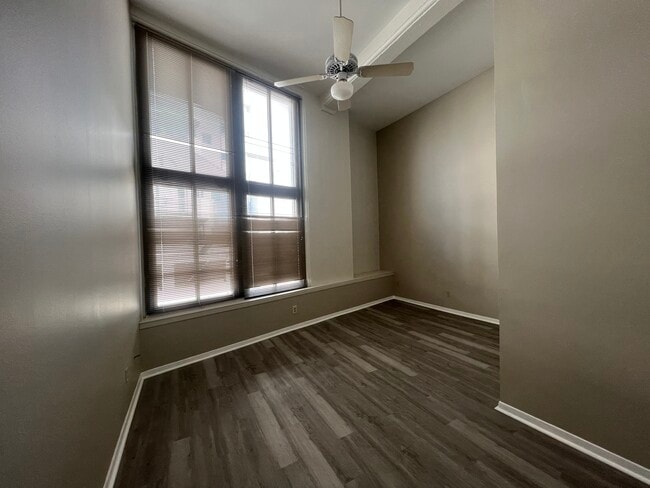 MASTER BEDROOM - 333 Julia St