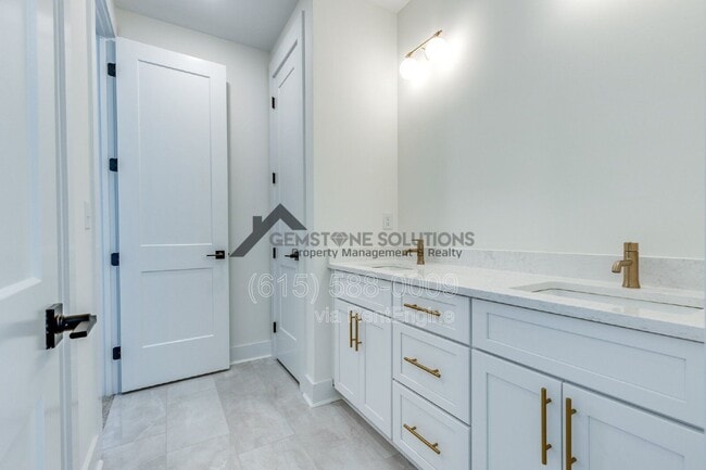 Building Photo - 669 Westboro Dr