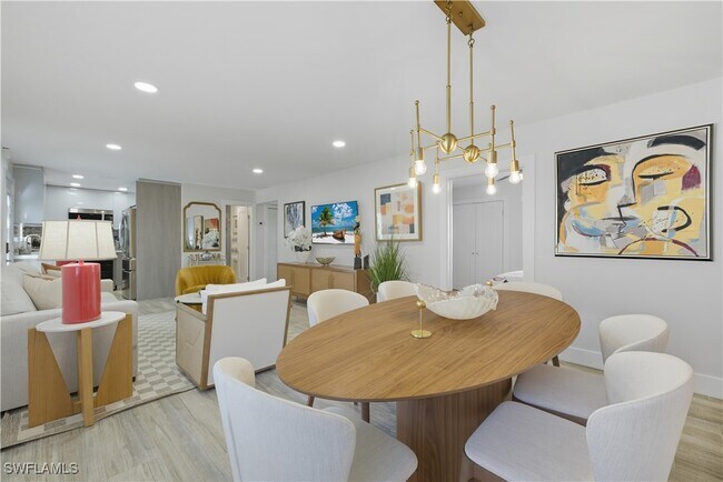 Building Photo - 609 12th Ave S