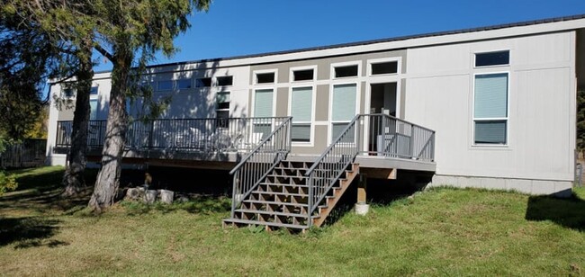 Building Photo - Haakenson - Fully Furnished Lake House wit...