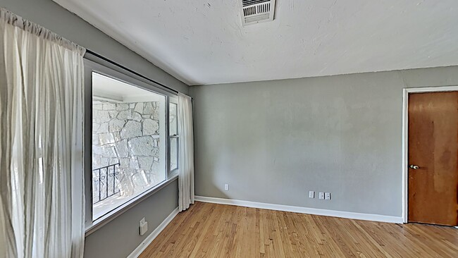 Building Photo - 3 Bedroom 1 Bath Home With 1 Car Garage In...