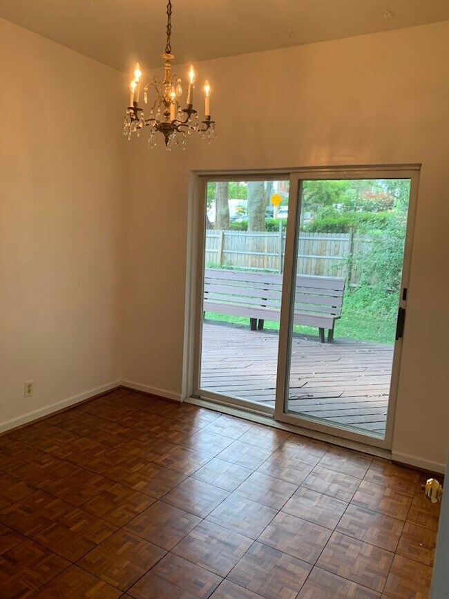 Building Photo - Fantastic Location in the Heart of Squirrel Hill!