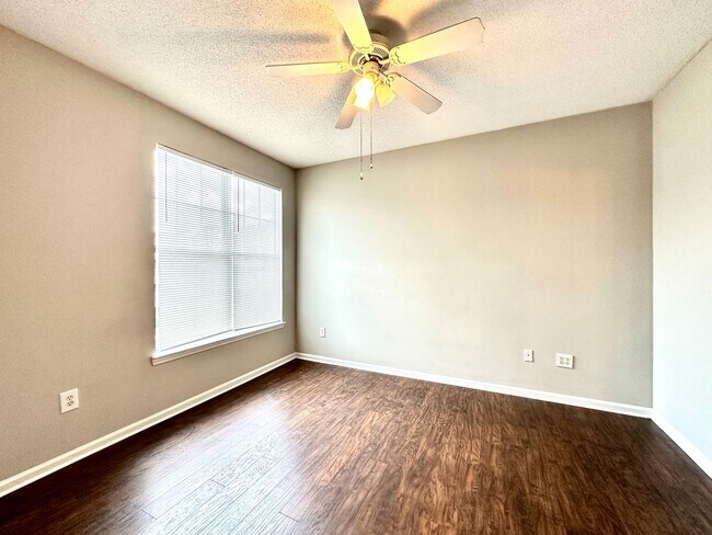 Building Photo - 2 Bedroom, 2 Bath Condo in The Concord West of The Ashley!