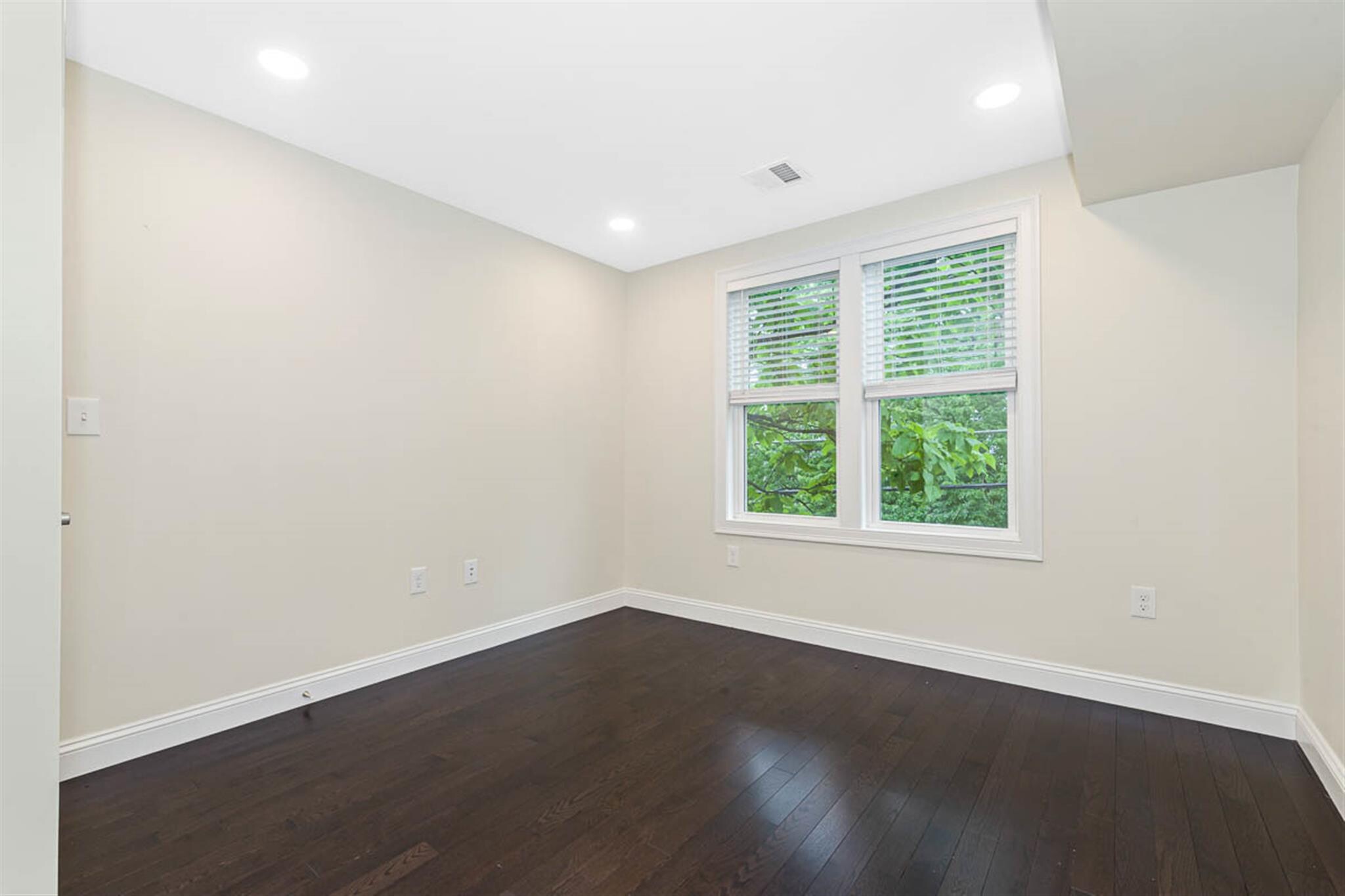 Building Photo - 75 Winchester St