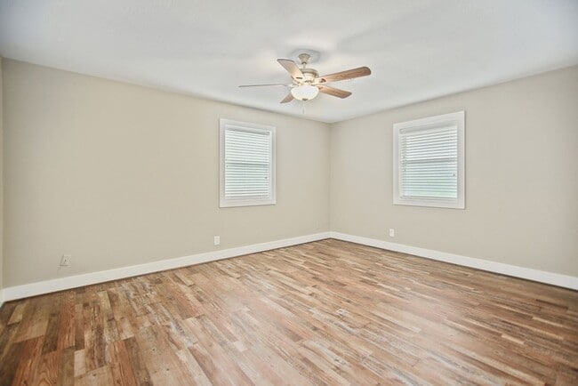 Building Photo - 8 Las Brisas Pl