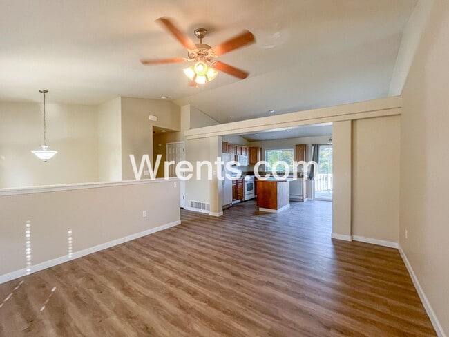 Building Photo - Beautiful 4 Bedroom, 3 Bathroom Home – 5 Mile