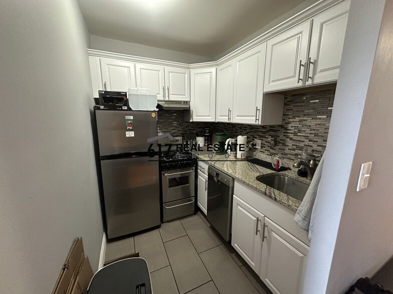 Building Photo - 35 Glencoe St