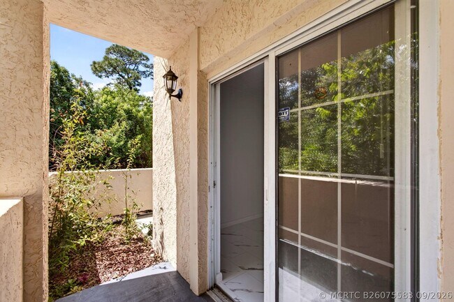 Building Photo - 1628 SE Green Acres Cir